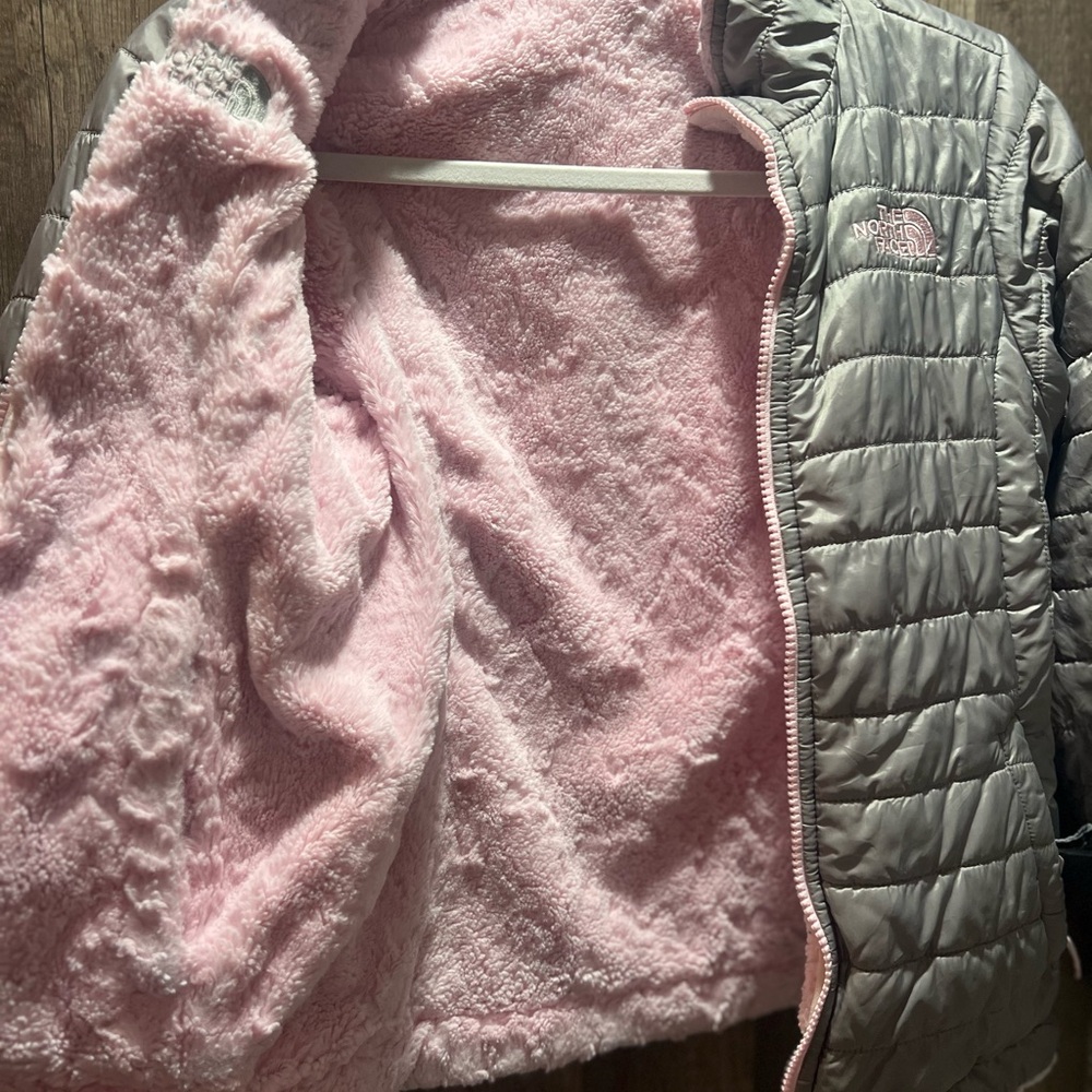 The North Face Kids/ Girls Silver Pink Puffer Jacket Girls 10/12 EUC - Picture 4 of 4